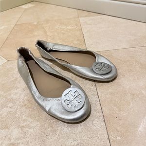 tory burch silver flats